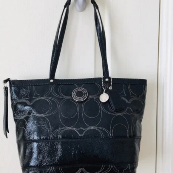 Black Signature Stitched Patent Leather Shoulder Bag F19198 - Picture 1 of 10